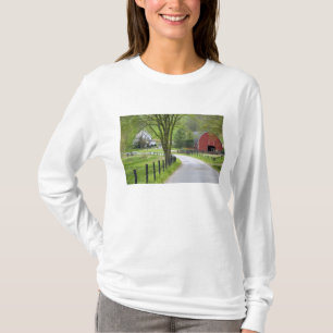 Rode schuur en boerderij bij Berlijn, Ohio. T-shirt