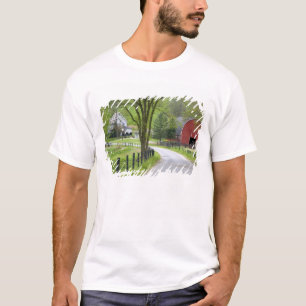 Rode schuur en boerderij bij Berlijn, Ohio. T-shirt
