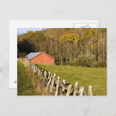 Rode schuur en fencerow langs de blauwe rand briefkaart (Voorkant / Achterkant)