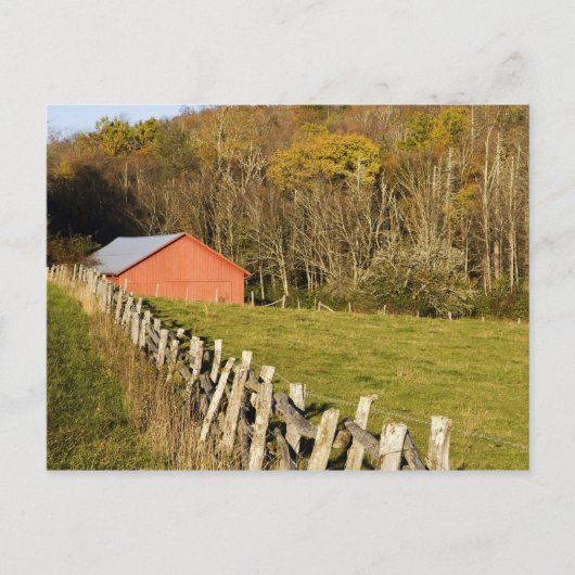 Rode schuur en fencerow langs de blauwe rand briefkaart (Voorkant)