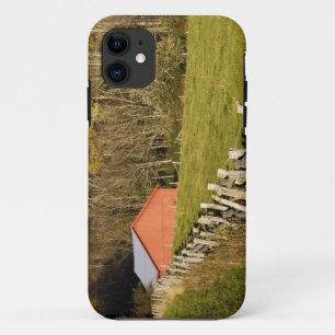 Rode schuur en hekrij langs de Blue ridge iPhone 11 Hoesje