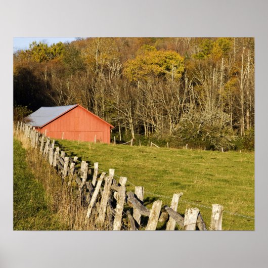Rode schuur en hekrij langs de Blue ridge Poster (Voorkant)