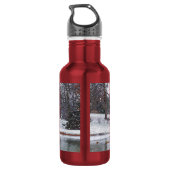 Rode schuur in sneeuw, roestvrij staal water B Waterfles (Achterkant)