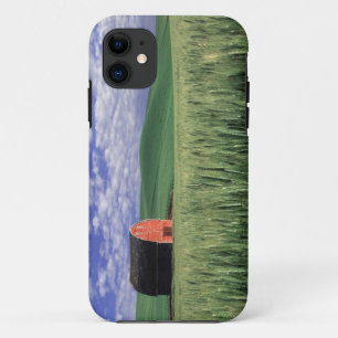 Rode schuur in tarwe- en gerstveld in Whitman 2 Case-Mate iPhone Case