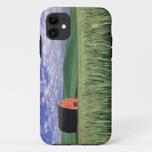 Rode schuur in tarwe- en gerstveld in Whitman 2 Case-Mate iPhone Case (Achterkant)