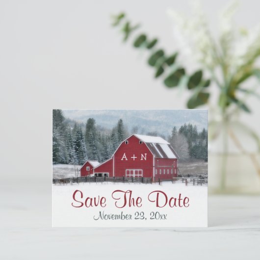 Rode Schuur in Winterbruiloft Save the Date Post K Aankondigingskaart (Staand voorkant)