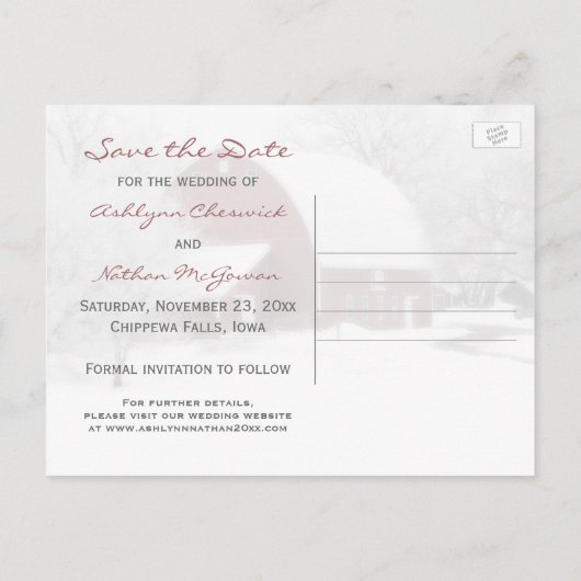 Rode Schuur in Winterbruiloft Save the Date Post K Aankondigingskaart (Achterkant)