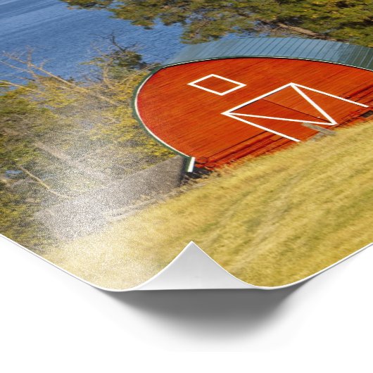 Rode schuur ligt langs het schilderachtig Flathead Foto Afdruk (Hoek)