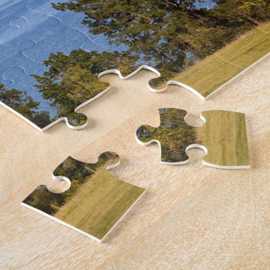 Rode schuur ligt langs het schilderachtig Flathead Legpuzzel (Zijkant)