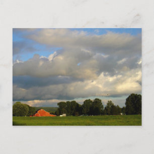 Rode Schuur onder het Briefkaart van het Weer