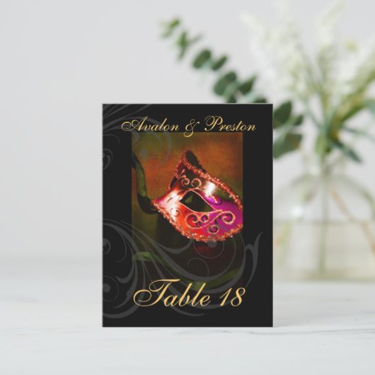 Rode Scroll Masquerade Tabel Plaatskaart Briefkaart (Staand voorkant)