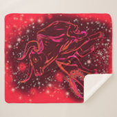 Rode Sherpa Deken Bull Running In Sterrennacht (Voorkant (horizontaal))