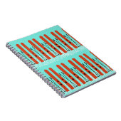 Rode ski's op blauw notitieboek (Rechterzijde)