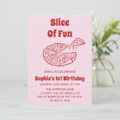 Rode Slice of Fun Pizza Eerste Verjaardagsfeestje Kaart (Staand voorkant)