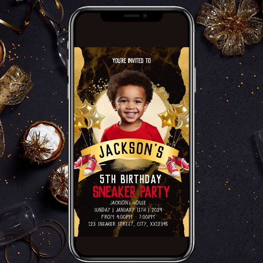 Rode sneaker verjaardagsfeestuitnodiging kaart