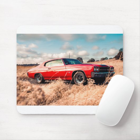 Rode spierwagen in gras. muismat (Met muis)