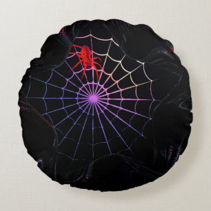 Rode spin in een gloeiend web rond kussen