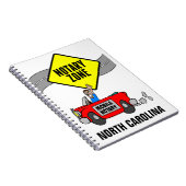 Rode sportauto voor de Noordelijke Carolina Notitieboek (Rechterzijde)