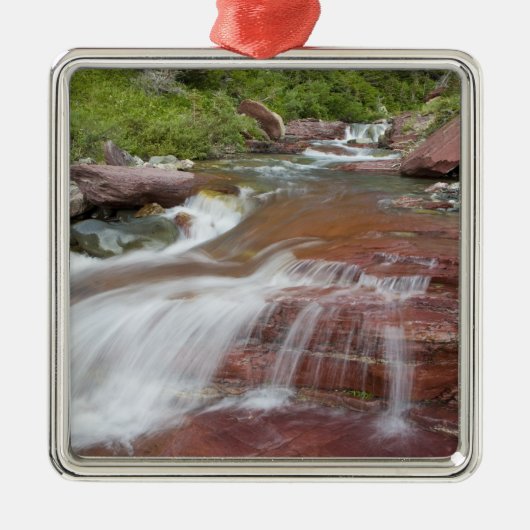 Rode steen in Baring Creek in Glacier National Metalen Ornament (Voorkant)