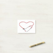 Rode stethoscoop in hartvorm post-it® notes (Op bureau)