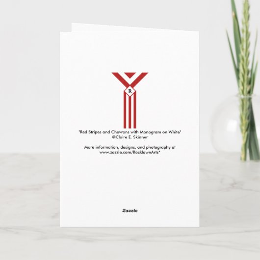 Rode strepen en Chevrons met monogram op wit Bedankkaart (Achterkant)