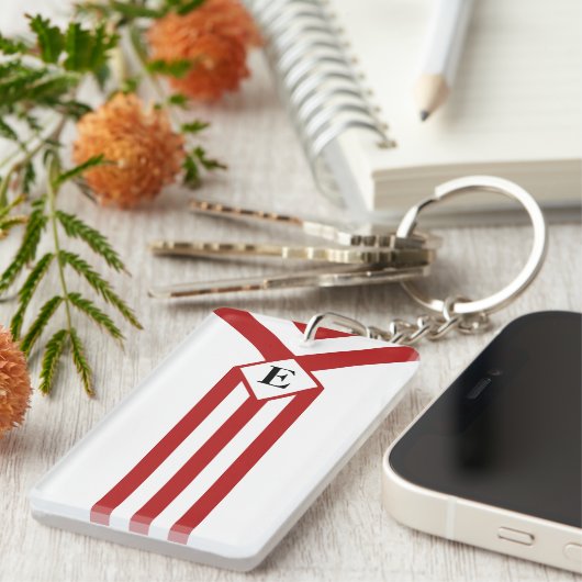 Rode strepen en Chevrons met monogram op wit Sleutelhanger (Voorkant Rechts)