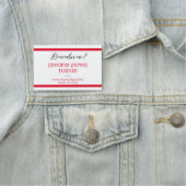 Rode strepen herinneren me schoolklas reünie naamplaatje (In situ)