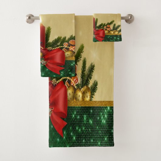 Rode strik, kaars, takken van de dennenboom, sneeu bad handdoek (Insitu)