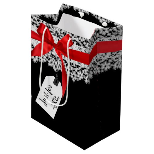 Rode strik op kant medium cadeauzakje (Voorkant Gekanteld)