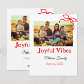 Rode strik vrolijke trillingen voeg familienaam fo feestdagenkaart (Voorkant / Achterkant)