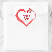 Rode swoosh-hartstickers met monograminitiaal vierkante sticker (Tas)