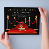 Rode tapijt met Faux Gold Foil Flyer (Hand)