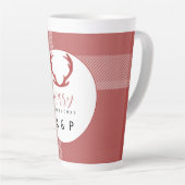 Rode Tartan Herten Geweien Monogram Latte Mok (Rechterhoek)