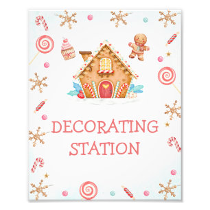 Rode Tekst Gingerbread Huis Decoratie Station Sign Foto Afdruk