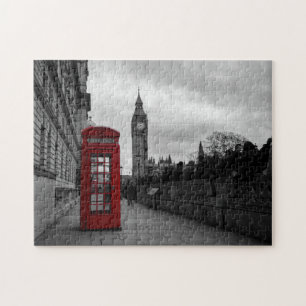 Rode telefooncel in de puzzel in Londen