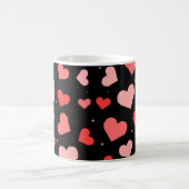 Rode tinten harten op zwart achtergrondpatroon koffiemok (Center)