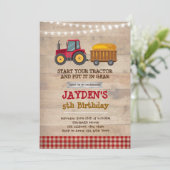 Rode tractor verjaardagsfeestje uitnodiging (Staand voorkant)