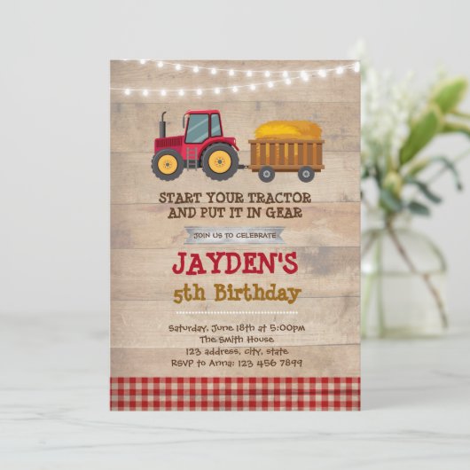 Rode tractor verjaardagsfeestje uitnodiging (Staand voorkant)