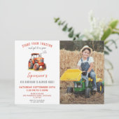Rode Tractor Verjaardagsuitnodiging met Foto Kaart (Staand voorkant)