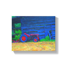 Rode tractor voor schuur