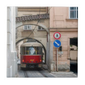 Rode tram in de oude stad van Praag - Tsjechië Tegeltje (Voorkant)