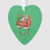 Rode Truck Dennenbomen Presenteert Onze Eerste Ker Ornament (voorkant)