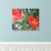 Rode tulp canvas afdruk (Insitu (Houten vloer))