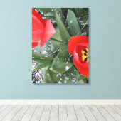 Rode tulp canvas afdruk (Insitu (Houten vloer))