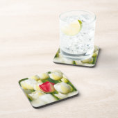 Rode tulp in een veld met witte tulpen bier onderzetter (Rechterzijde)