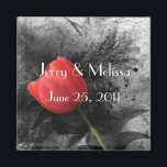 Rode Tulp Trouw Geschenkmagneet Magneet<br><div class="desc">Deze Rode Tulp Trouw Geschenkmagneet is geweldig voor zwart-witte of zwart-rode bruiloften.</div>