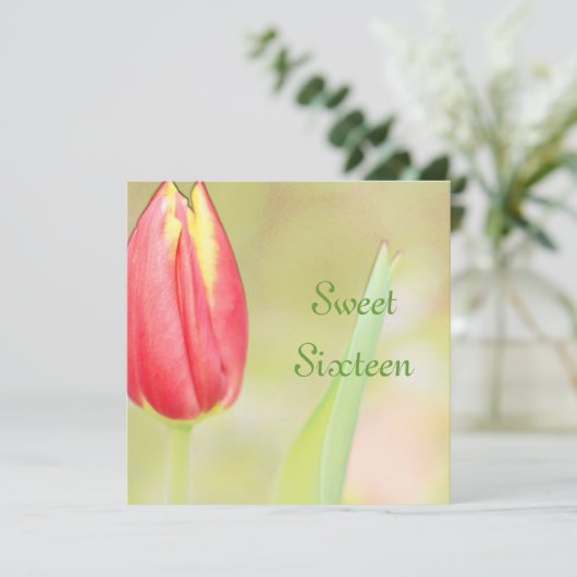 rode tulp zoete zestienjarige uitnodiging (Staand voorkant)