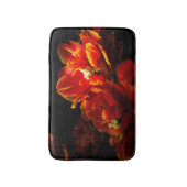 Rode tulpen donkere achtergrond badmat (Voorkant Verticaal)