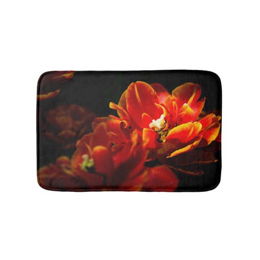 Rode tulpen donkere achtergrond badmat (Voorkant)