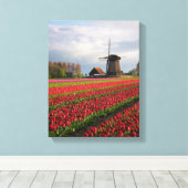 Rode tulpen en een windmolen canvas afdruk (Insitu (Houten vloer))